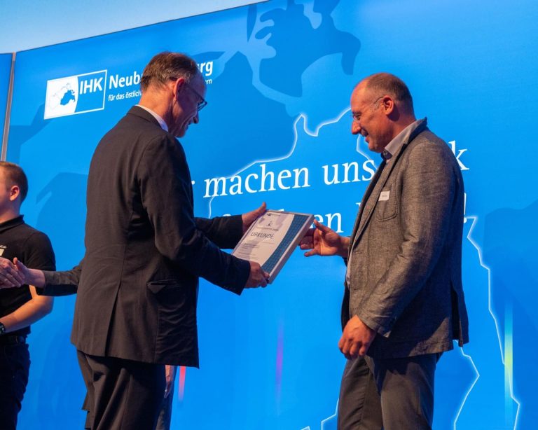 Detlef Bothe bei der Entgegennahme der TOP-Ausbildungsbetriebs Auszeichnung der IHK